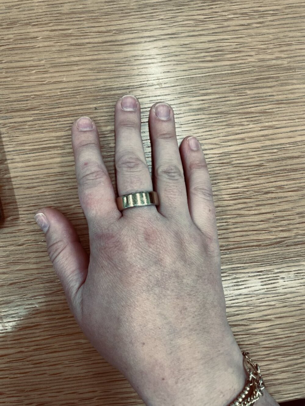 Oura Ring 4 - Gold Size 9